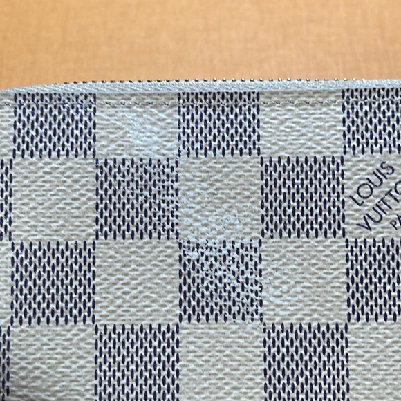 Louis Vuitton Zippy Coin Purse in Damier Azur - Picture 5 of 13